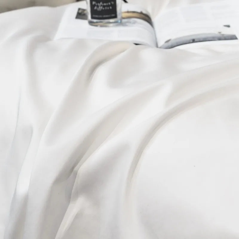 Calming White and Striking Black Egyptian Cotton Bedding DECORATIQ | Home&Decor