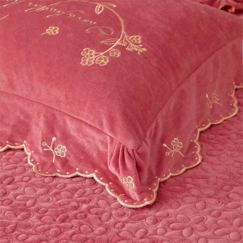 Radiant Fuchsia Bedding Collection DECORATIQ | Home&Decor