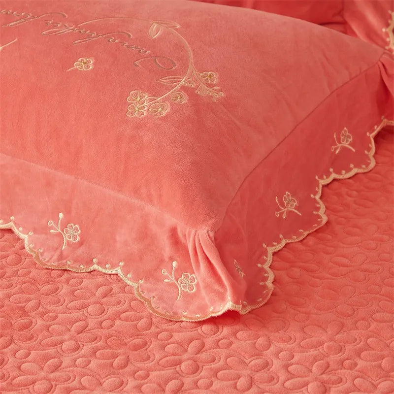 Feminine Charm Bed Set DECORATIQ | Home&Decor