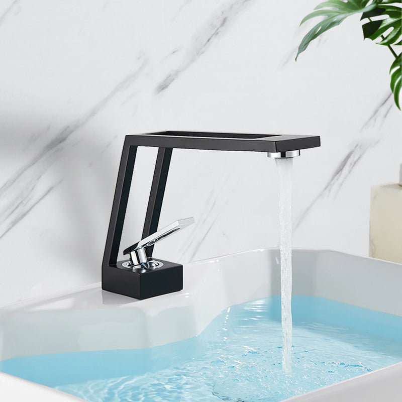 Geometric Faucet DECORATIQ | Home&Decor