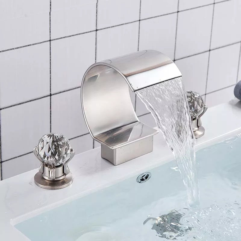 Elegant Bathroom Faucet DECORATIQ | Home&Decor