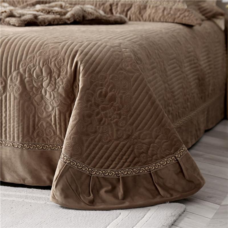 Royal Crown Quilt Cover Set DECORATIQ | Home&Decor