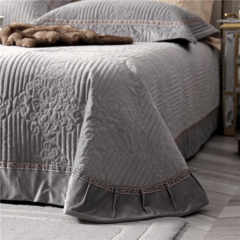 Royal Crown Quilt Cover Set DECORATIQ | Home&Decor