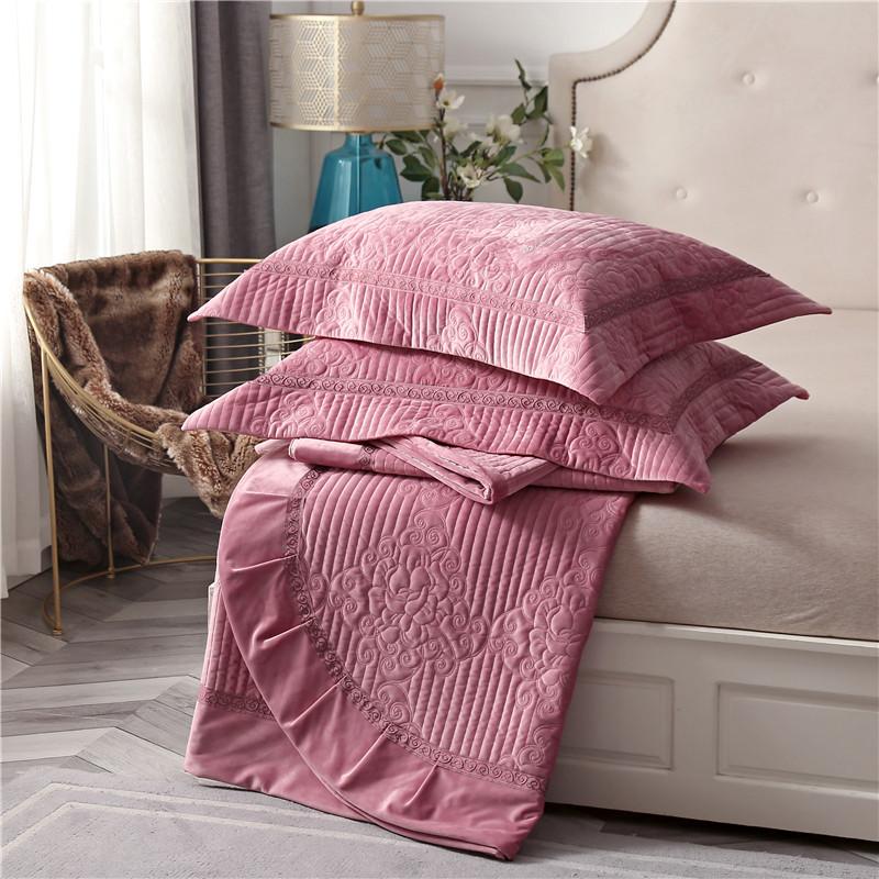 Royal Crown Quilt Cover Set DECORATIQ | Home&Decor