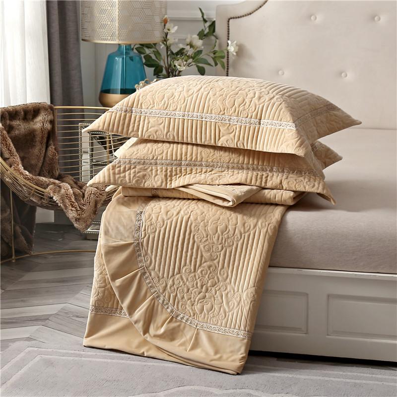 Royal Crown Quilt Cover Set DECORATIQ | Home&Decor