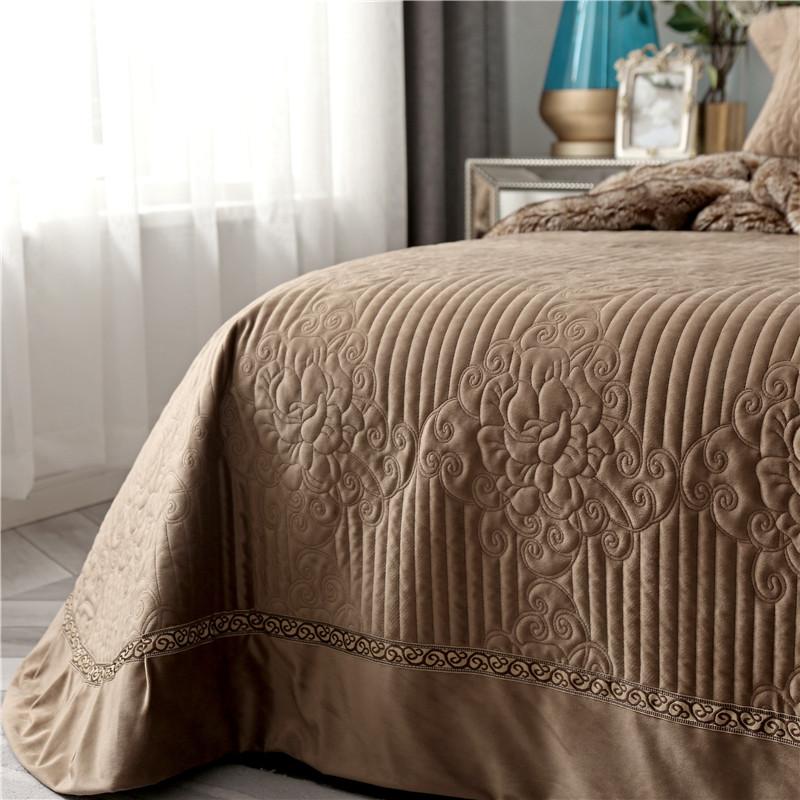 Royal Crown Quilt Cover Set DECORATIQ | Home&Decor