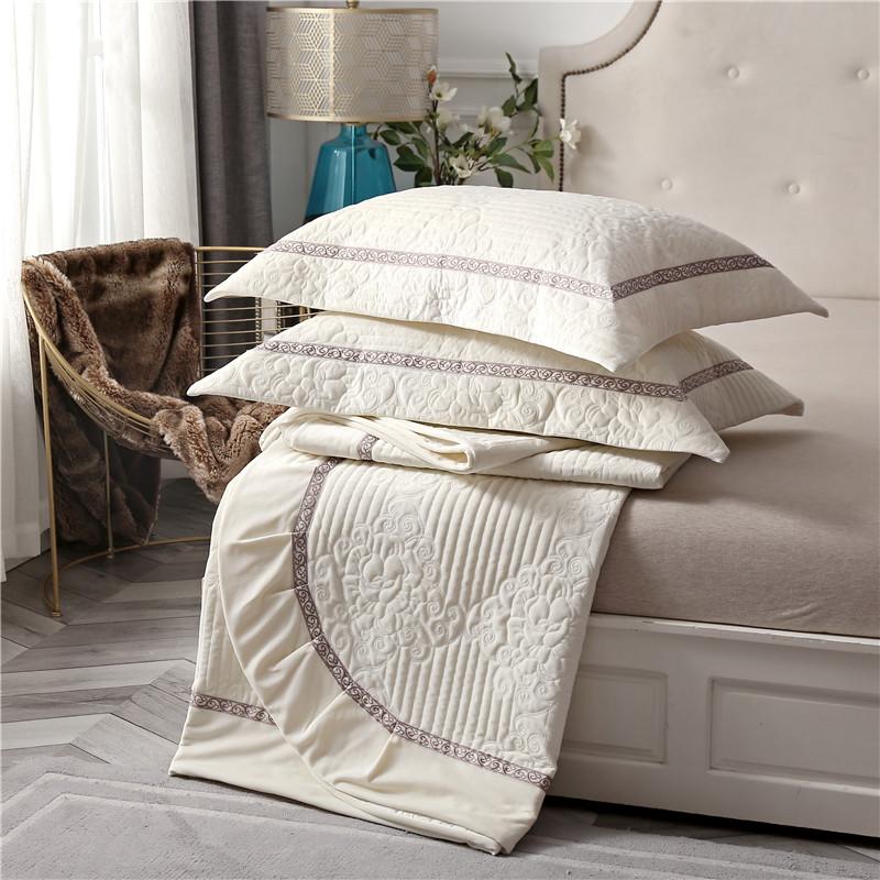 Royal Crown Quilt Cover Set DECORATIQ | Home&Decor